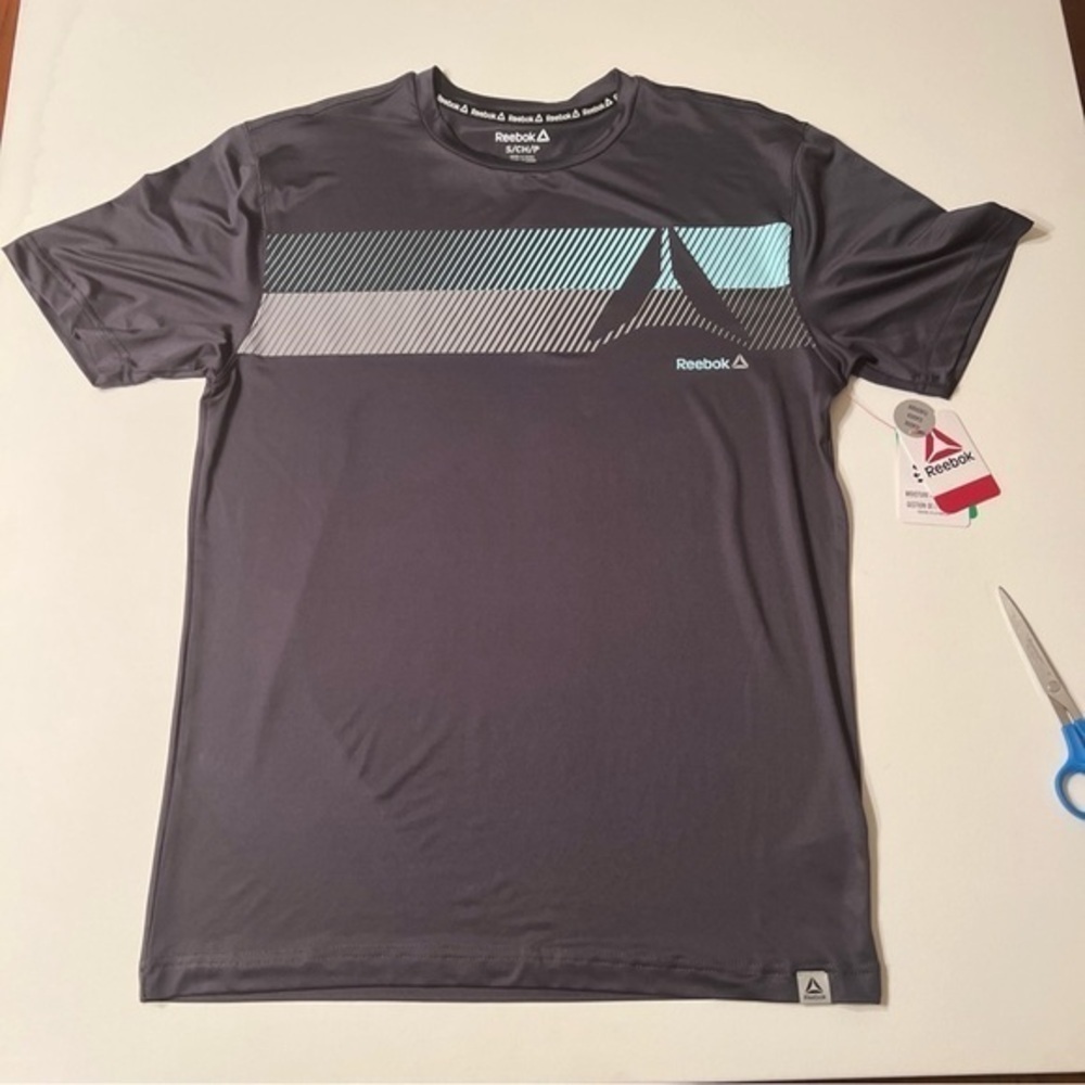 NWT Reebok Womens Running Essentials Crop Graphic T-Shirt Gray (A4)
